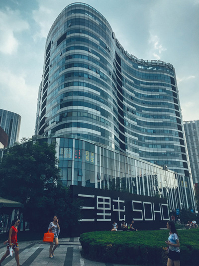 图2 身处三里屯SOHO的初见科技.jpg