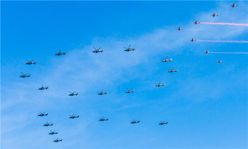 1441766287792148.jpg 图2-大阅兵中的战机梯队.jpg