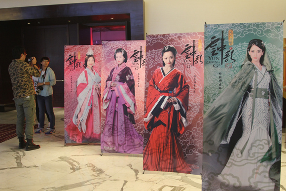 1442198672993010.jpg 图5-人物形象易拉宝.jpg